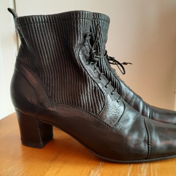 Black ankle boots in Italian leather - Picture 5 of 9
